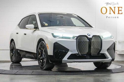 Mineral White Metallic 2023 BMW iX M60