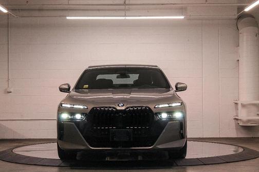 2023 BMW 760 760i xDrive
