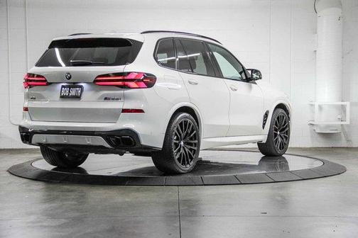 2024 BMW X5 M60i