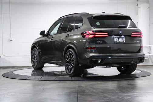 Manhattan Green Metallic 2026 BMW X5 PHEV xDrive50e