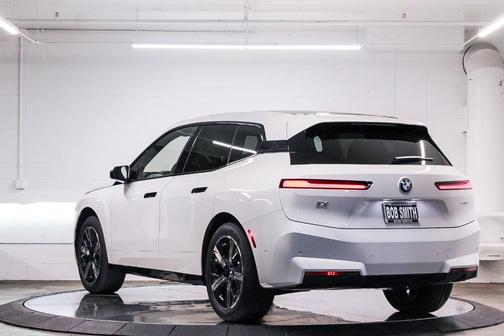 2026 BMW iX xDrive60