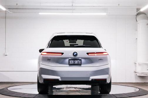 2026 BMW iX xDrive60