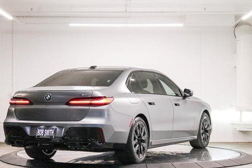 2025 BMW 760 760i xDrive
