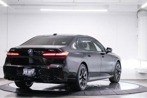 2025 BMW 760 760i xDrive