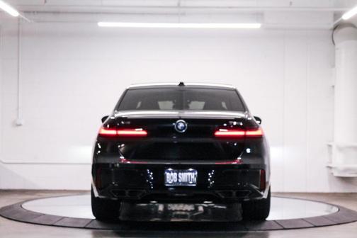 2025 BMW 760 760i xDrive