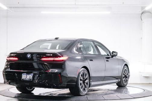 2025 BMW 750e xDrive