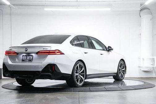 Mineral White Metallic 2024 BMW 540 i xDrive