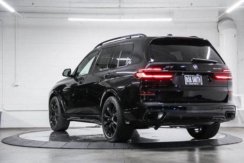 Black Sapphire Metallic 2027 BMW X7 xDrive40i