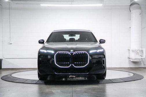 Carbon Black Metallic 2026 BMW 740 i