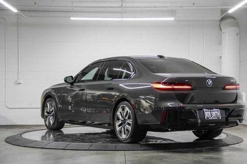 2026 BMW 740 i