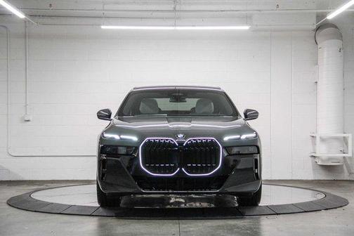 2026 BMW 740 i