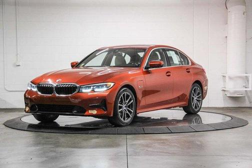 2022 BMW 330e xDrive