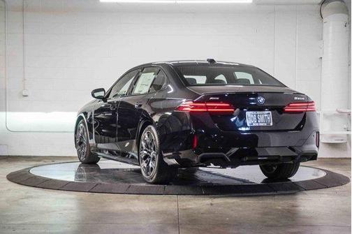 Black Sapphire Metallic 2027 BMW 550e 550E XDRIVE