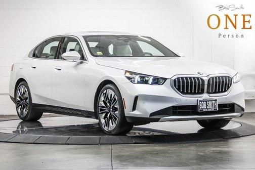 Mineral White Metallic 2026 BMW 530 i