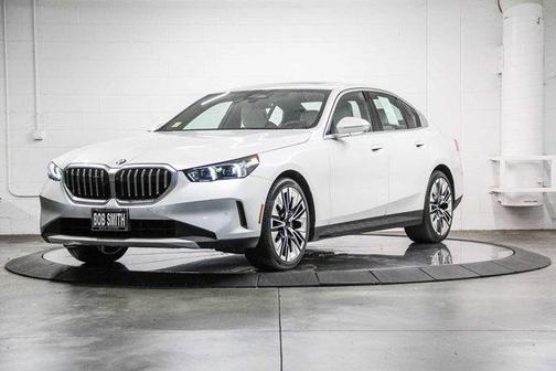 Mineral White Metallic 2026 BMW 530 i