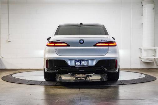 2025 BMW 750e xDrive