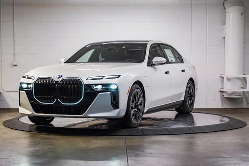 2025 BMW 750e xDrive