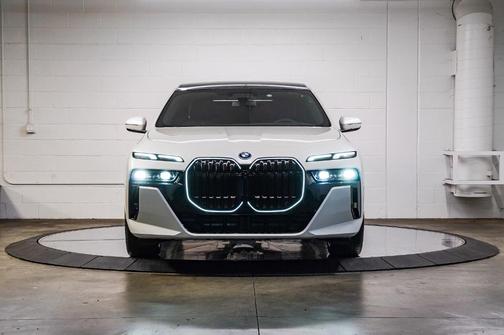 2025 BMW 750e xDrive