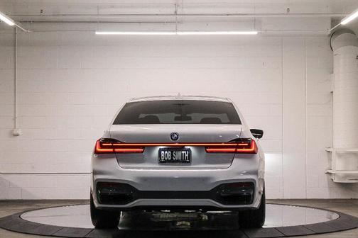 2022 BMW 740 i