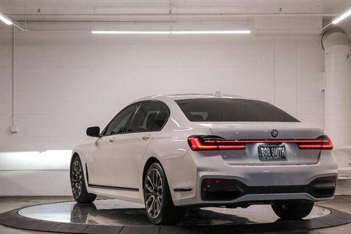 2022 BMW 740 i