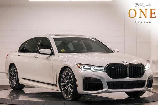 2022 BMW 740 i