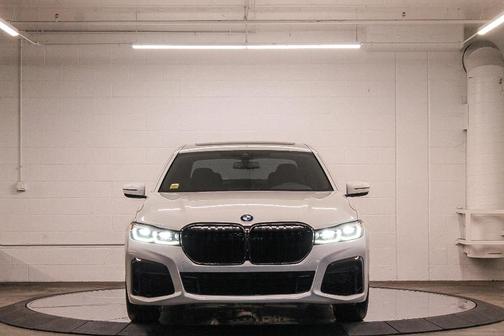 2022 BMW 740 i