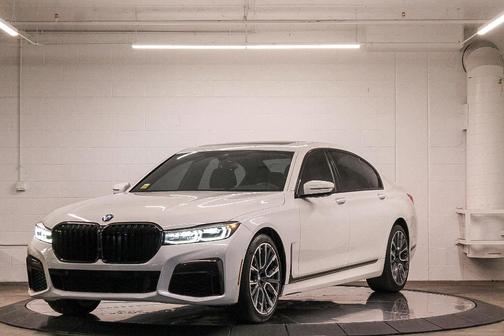 2022 BMW 740 i