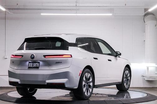 2026 BMW iX xDrive60