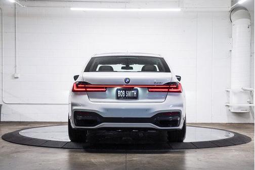 Mineral White Metallic 2021 BMW 740 i
