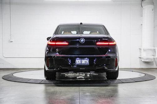 2026 BMW 740 i