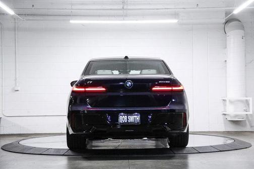 Tanzanite Blue II Metallic 2026 BMW i7 EDrive50