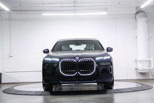 Tanzanite Blue II Metallic 2026 BMW i7 EDrive50