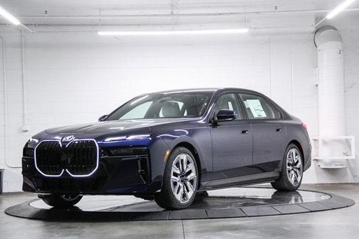 Tanzanite Blue II Metallic 2026 BMW i7 EDrive50