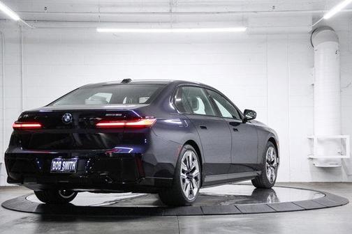 Tanzanite Blue II Metallic 2026 BMW i7 EDrive50