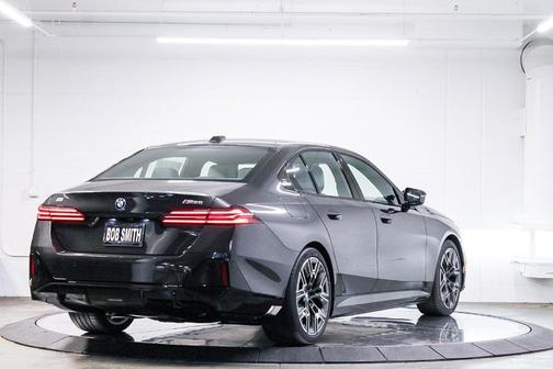 2025 BMW i5 M60