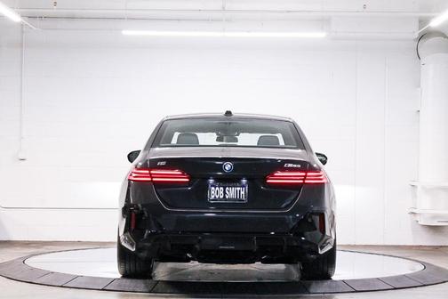 2025 BMW i5 M60
