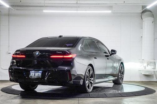 2023 BMW 740 i