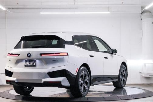 2025 BMW iX xDrive50