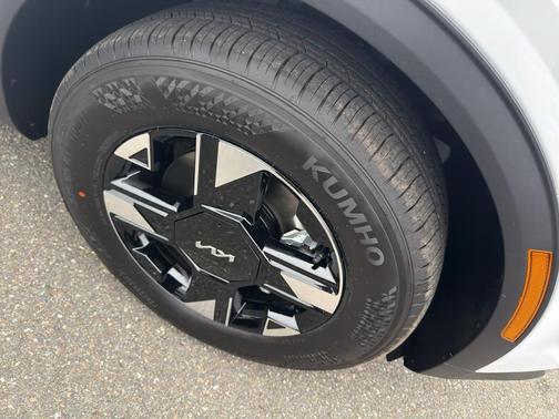 Glacial White Pearl 2026 Kia Sportage LX