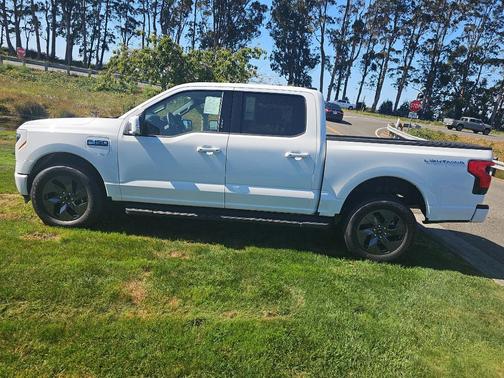 2025 Ford F-150 Lightning LARIAT