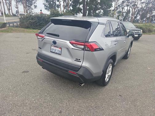 2020 Toyota RAV4 Hybrid XLE