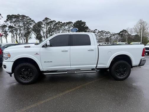 Bright White Clearcoat 2022 RAM 2500 Laramie Crew Cab 4x4 6'4' Box