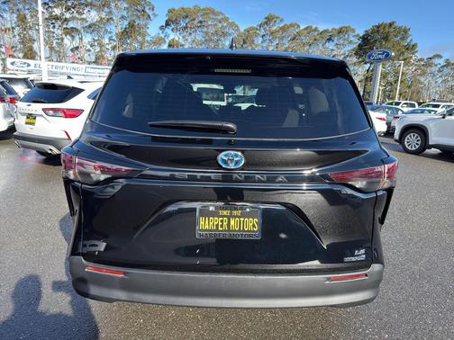 2024 Toyota Sienna LE