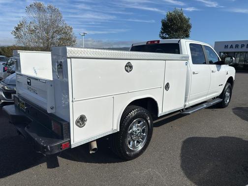 2022 RAM 3500 Big Horn Crew Cab 4x4 8' Box