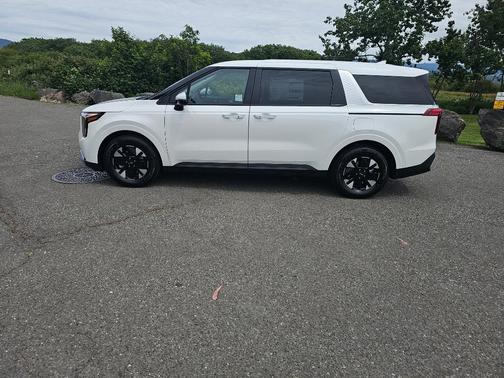 Snow White Pearl 2026 Kia Carnival Hybrid LXS