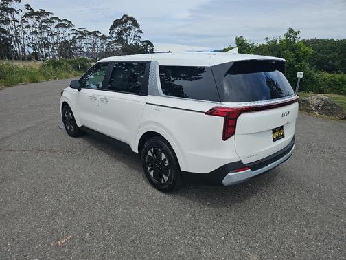 Snow White Pearl 2026 Kia Carnival Hybrid LXS