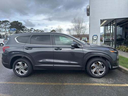 2022 Hyundai SANTA FE SE
