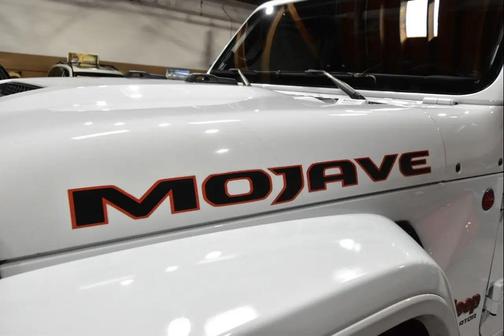 Bright White Clearcoat 2021 Jeep Gladiator Mojave 4x4