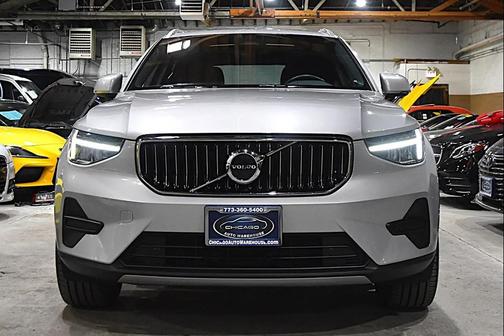 2025 Volvo XC40 B5 Core Bright Theme