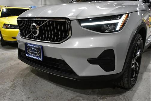 2025 Volvo XC40 B5 Core Bright Theme